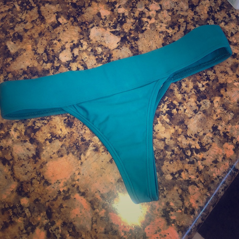 Boutine LA valley green thing bottom 🍏💚💚